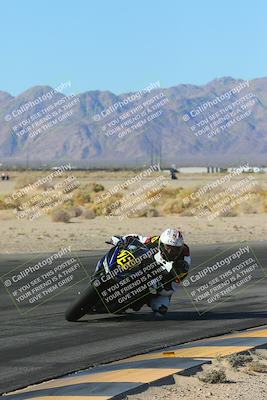 media/Jan-10-2025-CVMA Friday Practice (Fri) [[489e0da257]]/Group 4 and Trackday/Session 2 (Turn 4 Inside)/